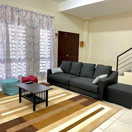 Spacious Cozy Lakeville Homestay 4 Bedrooms All With Aircond Seri Iskandar Kültér fotó
