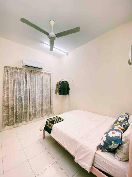 Spacious Cozy Lakeville Homestay 4 Bedrooms All With Aircond Seri Iskandar Kültér fotó