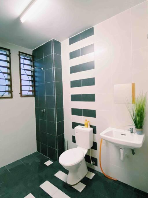 Spacious Cozy Lakeville Homestay 4 Bedrooms All With Aircond Seri Iskandar Kültér fotó