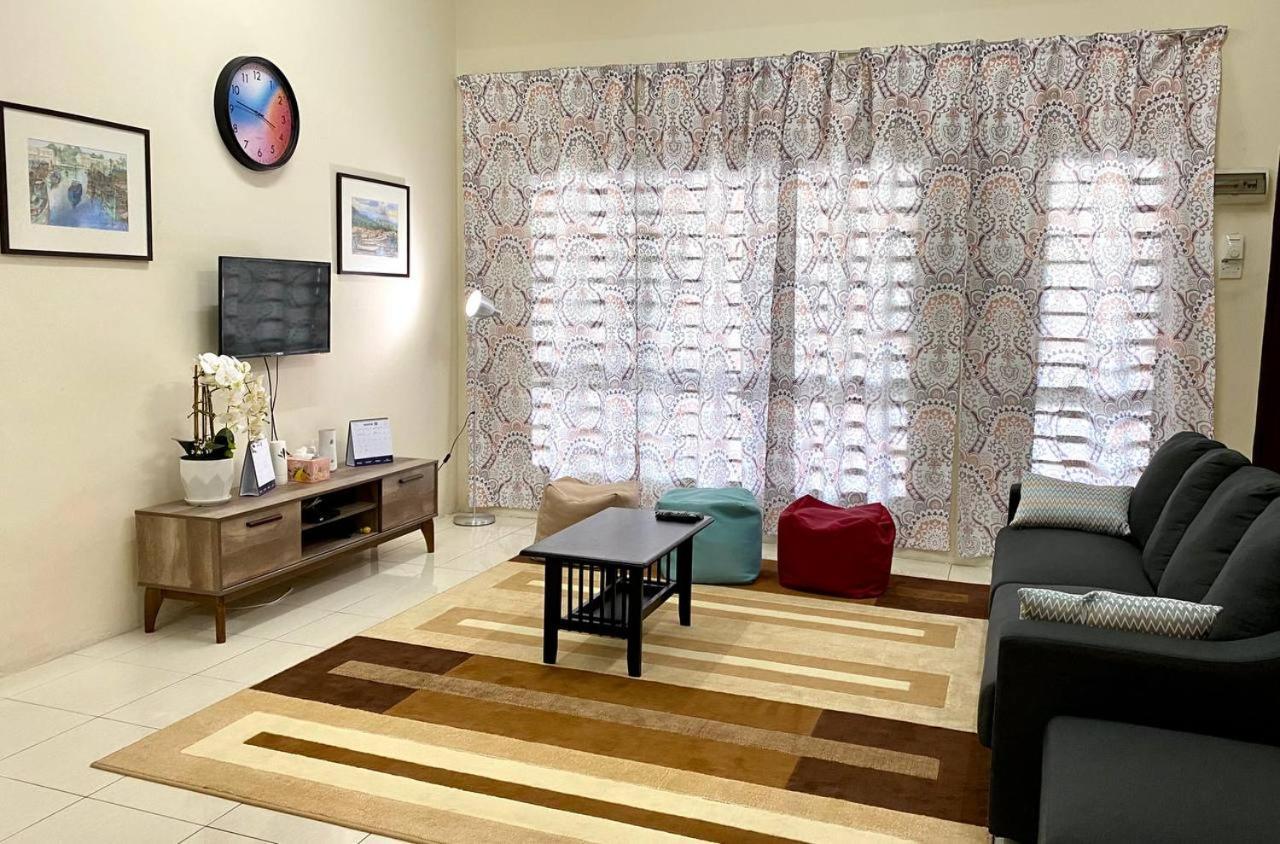 Spacious Cozy Lakeville Homestay 4 Bedrooms All With Aircond Seri Iskandar Kültér fotó